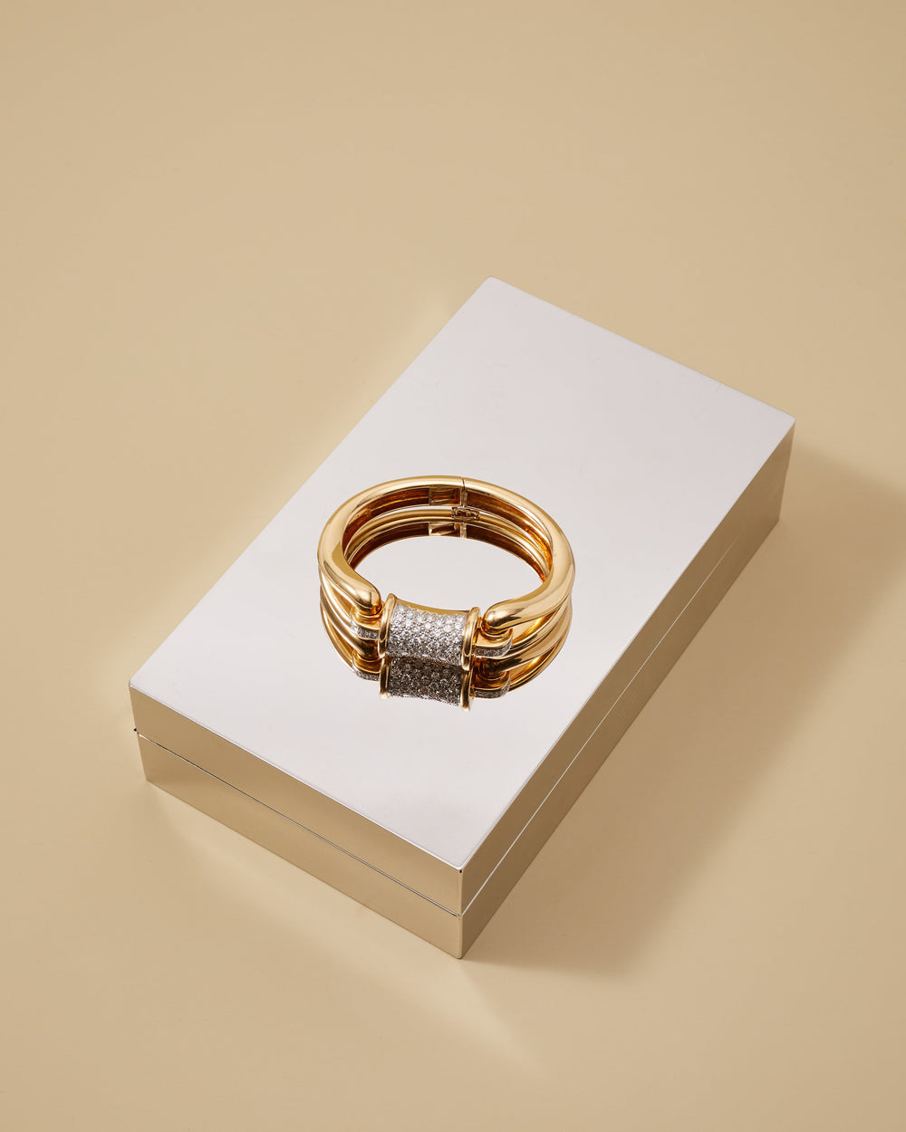 Retro Diamond Bangle Bracelet in 18k Gold