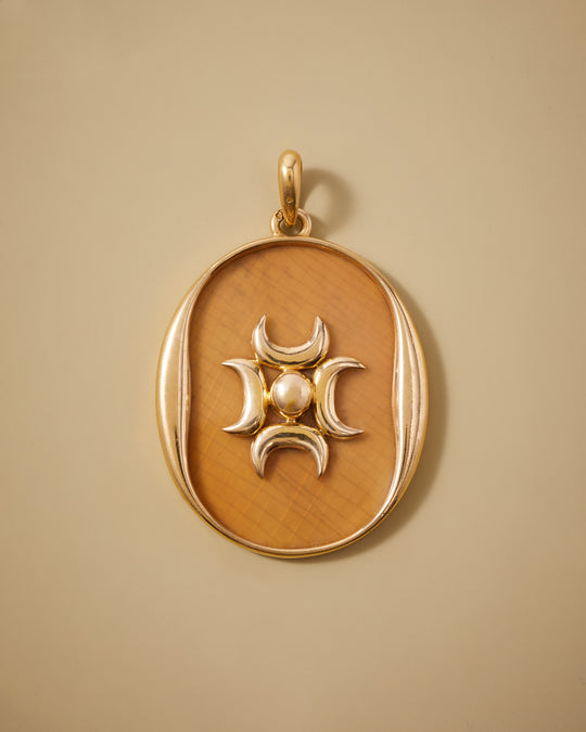 Crescent Moon Pendant in 18k Gold