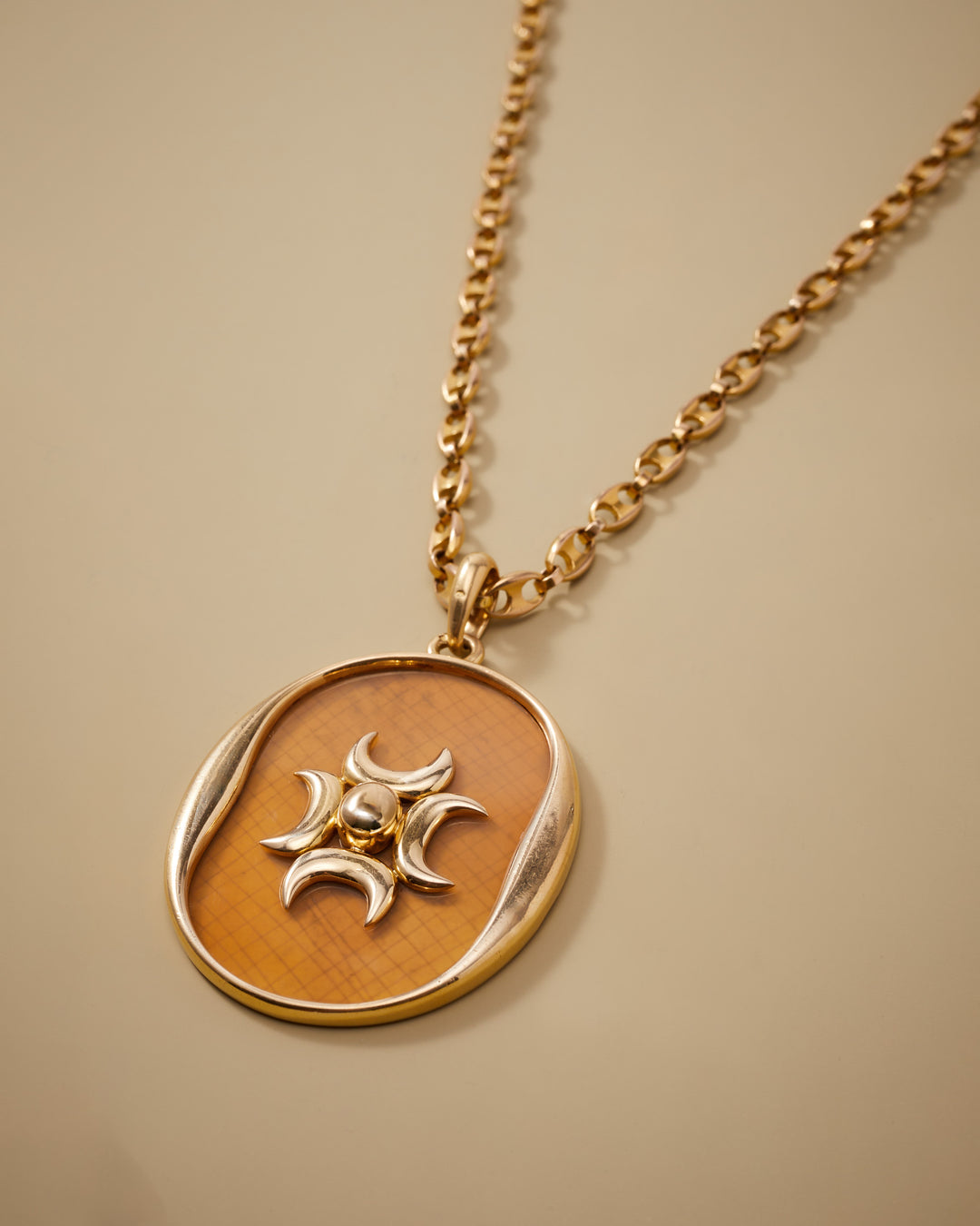 Crescent Moon Pendant in 18k Gold