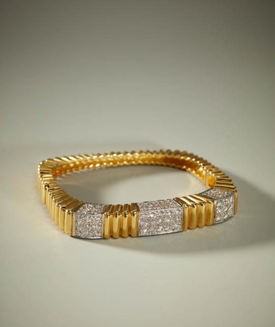 Diamond Fluted Bangle in 18K Gold