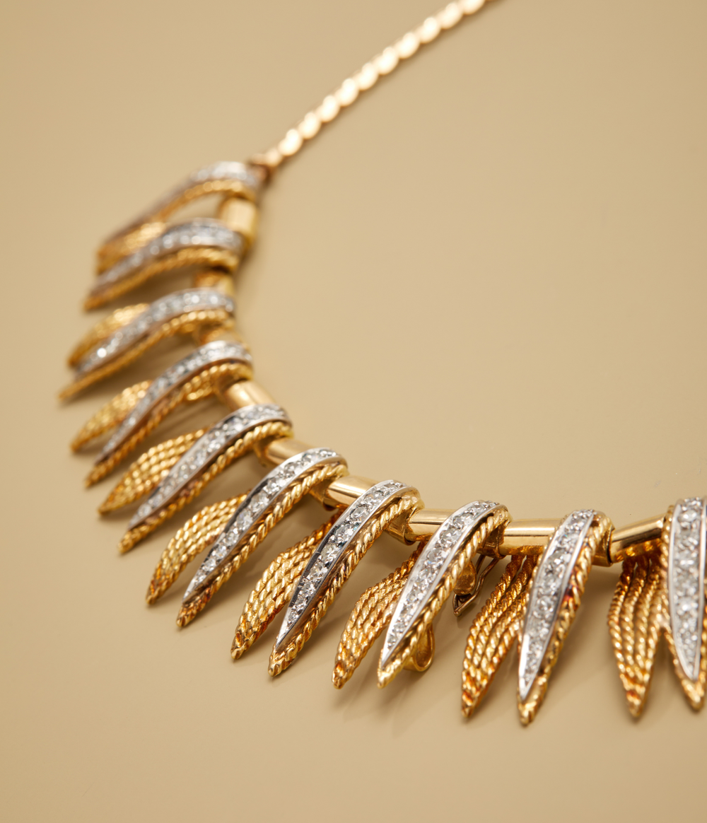 Diamond Leaf Collar Necklace in 18k Gold