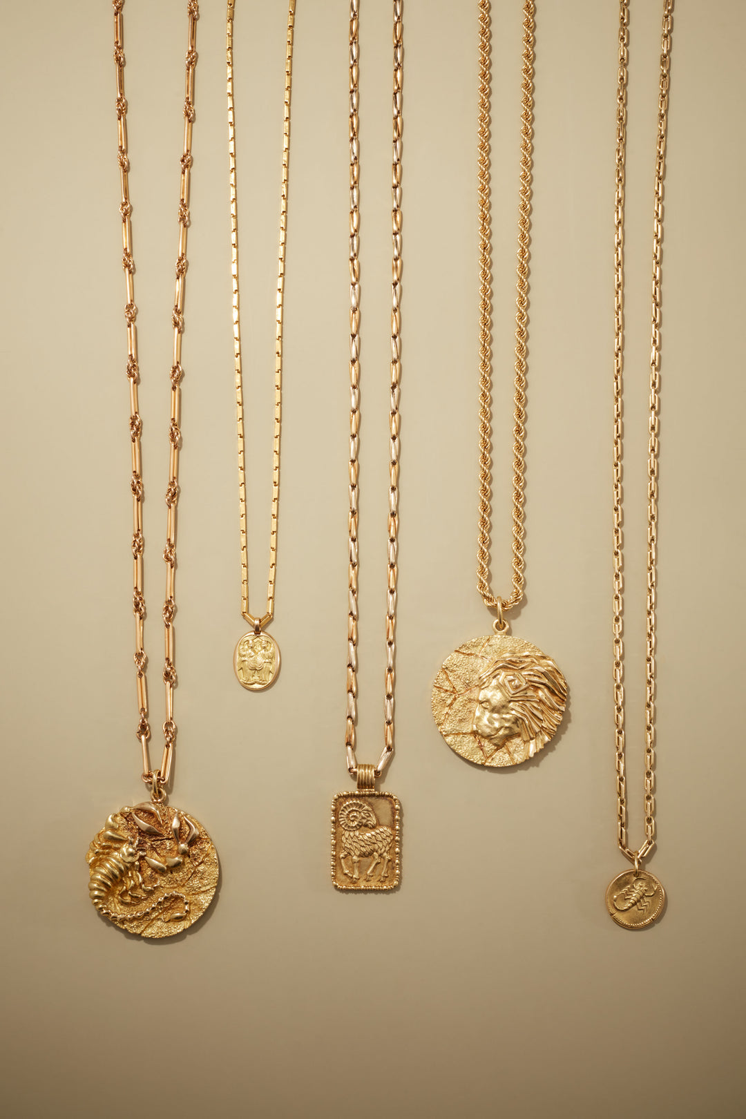 Tiffany & Co. Leo Zodiac Sign Pendant in 18k Gold with Rope Chain in 18k Gold